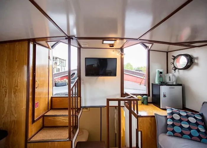 Marie's Houseboat