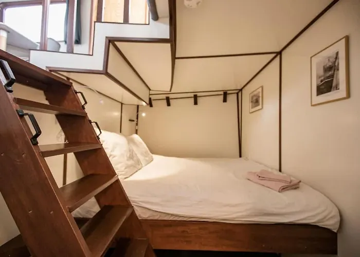 Botel Marie's Houseboat Amsterdam