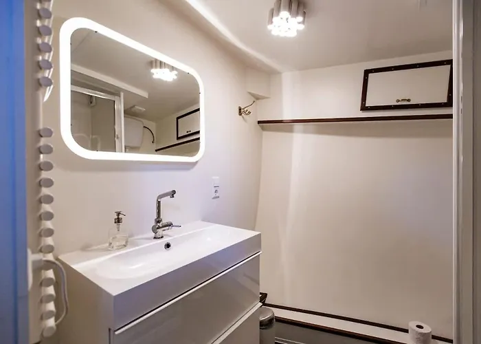 Marie's Houseboat * Amsterdam