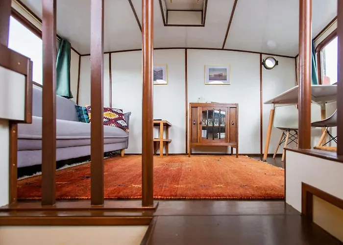 Botel Marie's Houseboat Amsterdam