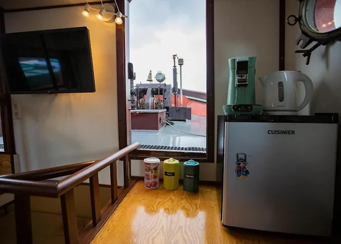 Botel Marie's Houseboat *