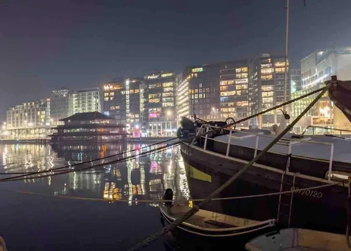 Marie's Houseboat Bateau-hôtel *