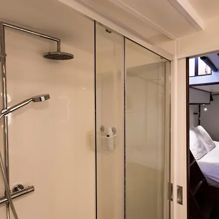 Botel Marie's Houseboat *