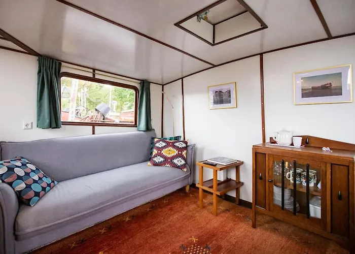 Botel Marie's Houseboat *