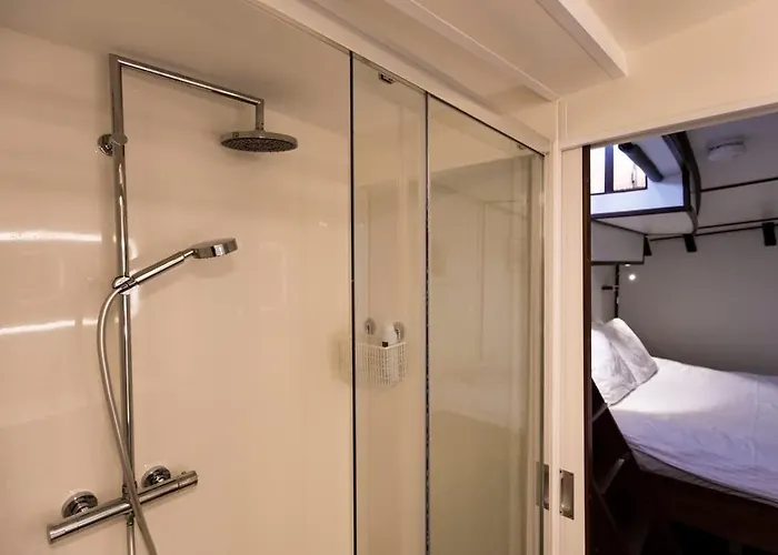 Botel Marie's Houseboat *