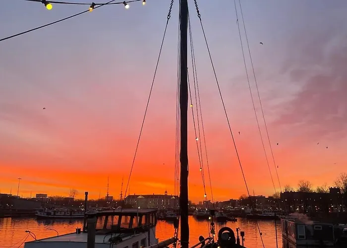 Botel Marie's Houseboat Amsterdam