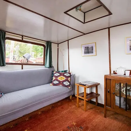 Botel Marie's Houseboat *
