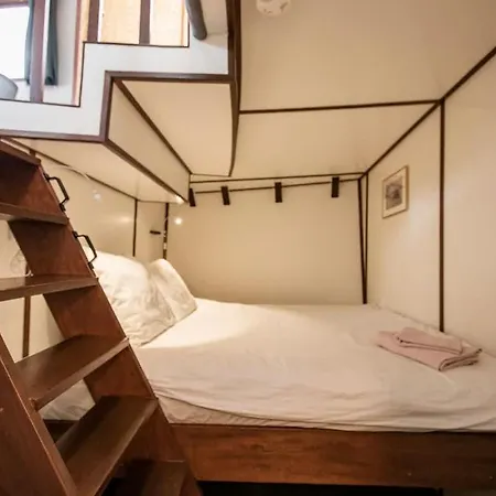 Botel Marie's Houseboat Amsterdam